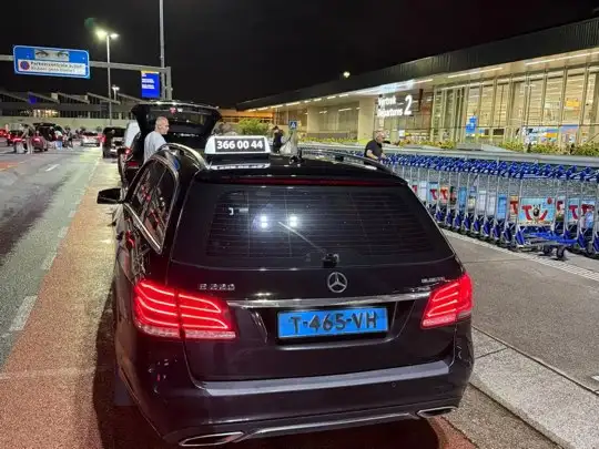 Taxi van Taxi TCN bij de luchthaven